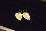 Cargar imagen en el visor de la galería, Dark Brass Leaf Earrings - We Love Brass
