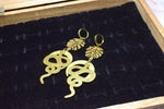 Cargar imagen en el visor de la galería, Serpent&#39;s Song - Brass Earrings - We Love Brass
