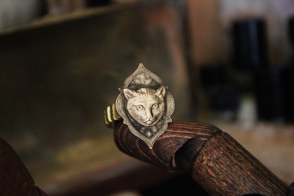 9 Lives Brass Cat Ring - Golden Treasure Box