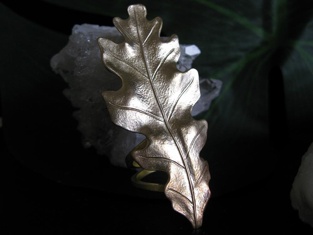 Swamp Oak Ring - Golden Treasure Box